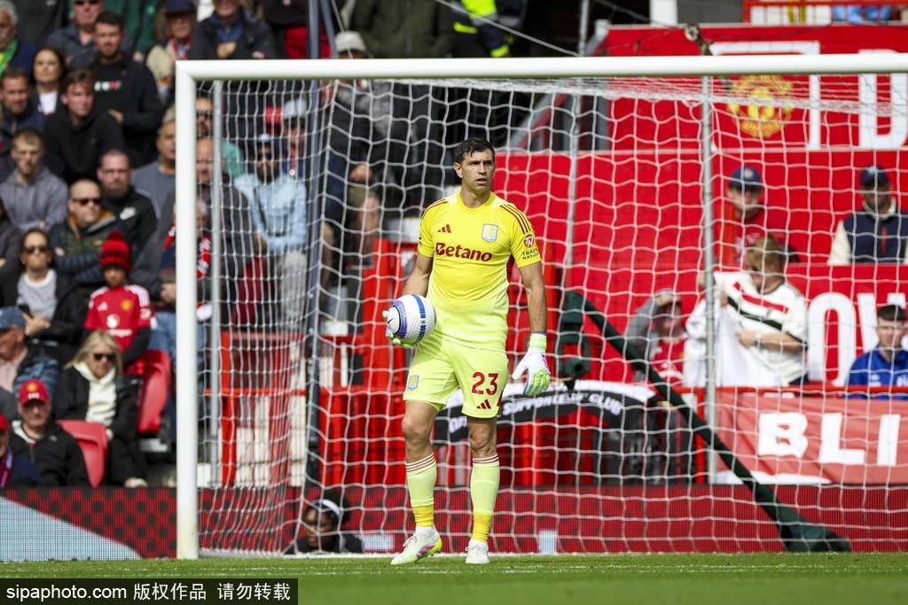 4000万镑！马丁内斯转会曼联遭遇开局三连禁，红魔门神梦碎？